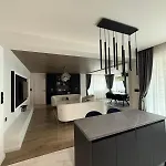 Grand Trio Apartment *