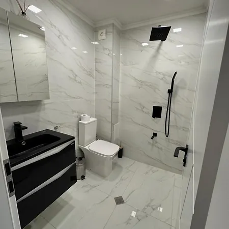 Grand Trio Apartment *